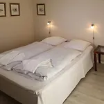 Мотель Motel Apartments 3*