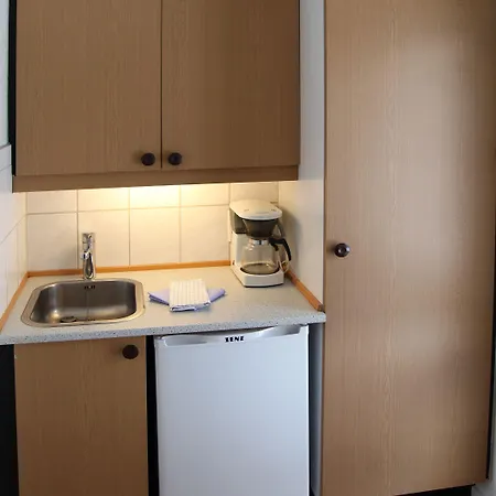 Motel Apartments Тённер